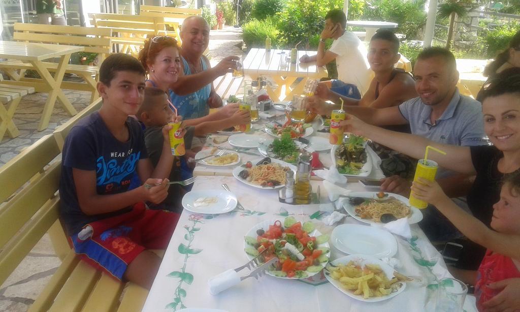 Hotel Ilio Ksamil Esterno foto
